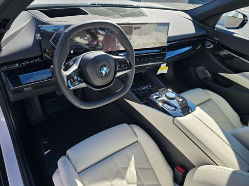 New 2025 BMW 530i xDrive image 2