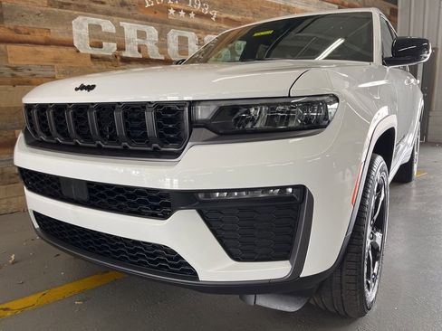 New 2026 Jeep Grand Cherokee Limited w/ Limited Altitude Package image 10