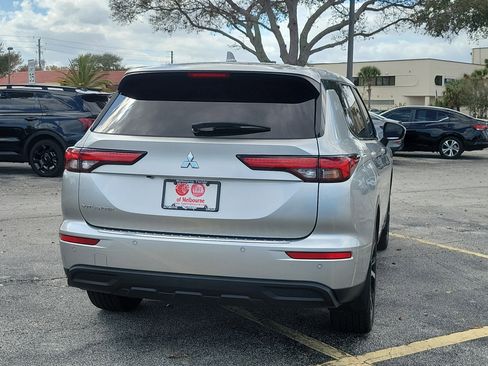 Used 2022 Mitsubishi Outlander ES image 4