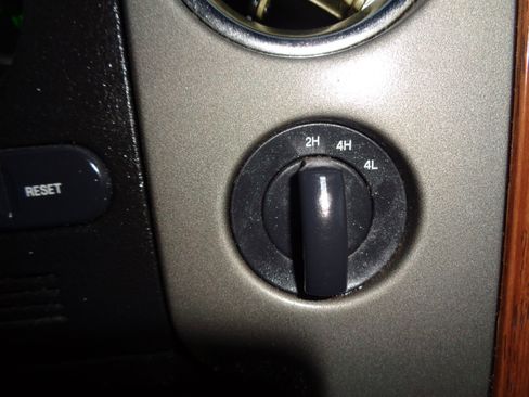 Used 2004 Ford F150 Lariat image 18