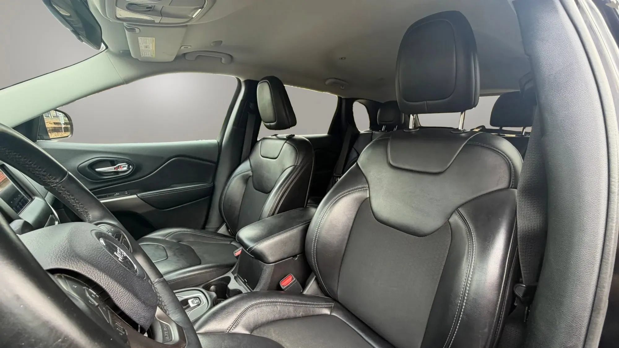 Used 2019 Jeep Cherokee Latitude Plus FWD image 18