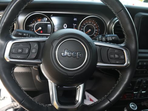 Used 2023 Jeep Wrangler Unlimited Rubicon w/ Cold Weather Group AWD/4WD image 11