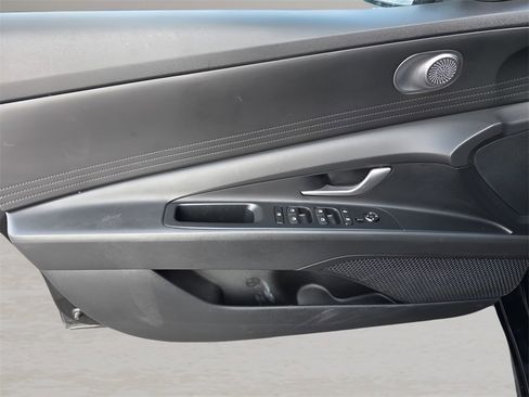 Used 2023 Hyundai Elantra SEL image 17