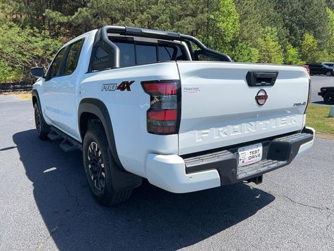 Used 2022 Nissan Frontier PRO-4X image 7