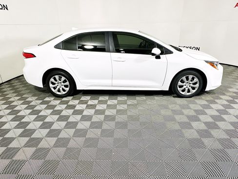 Used 2024 Toyota Corolla LE image 2