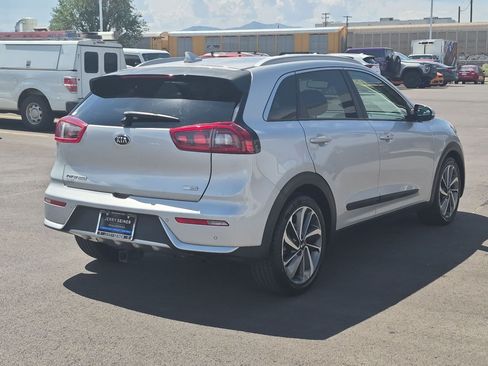 Used 2018 Kia Niro Touring FWD image 5