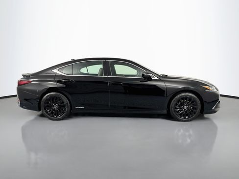 Used 2022 Lexus ES 300h w/ Accessory Package FWD image 4