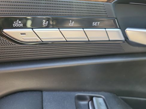 Used 2018 Genesis G90 5.0 Ultimate RWD image 20