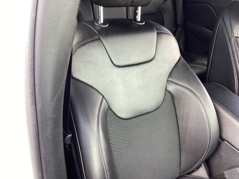 Used 2020 Jeep Cherokee Latitude Plus w/ Cold Weather Group image 18