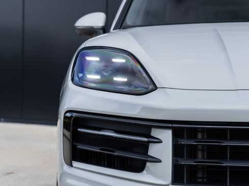 Certified 2024 Porsche Cayenne image 19