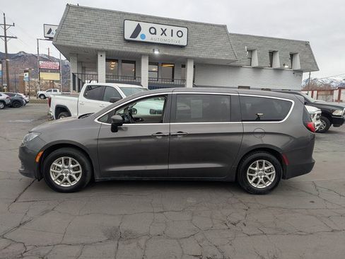 Used 2023 Chrysler Voyager LX image 7
