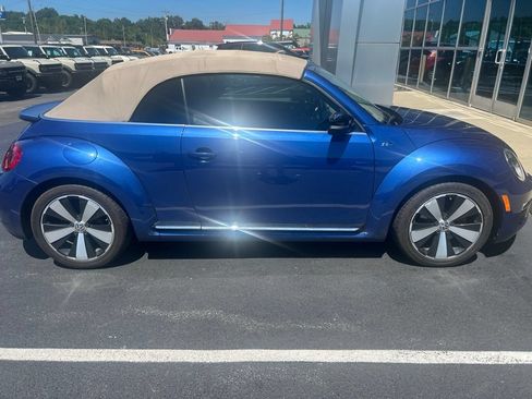 Used 2015 Volkswagen Beetle R-Line FWD image 2