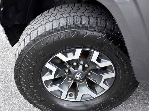 Used 2018 Toyota Tacoma SR image 31
