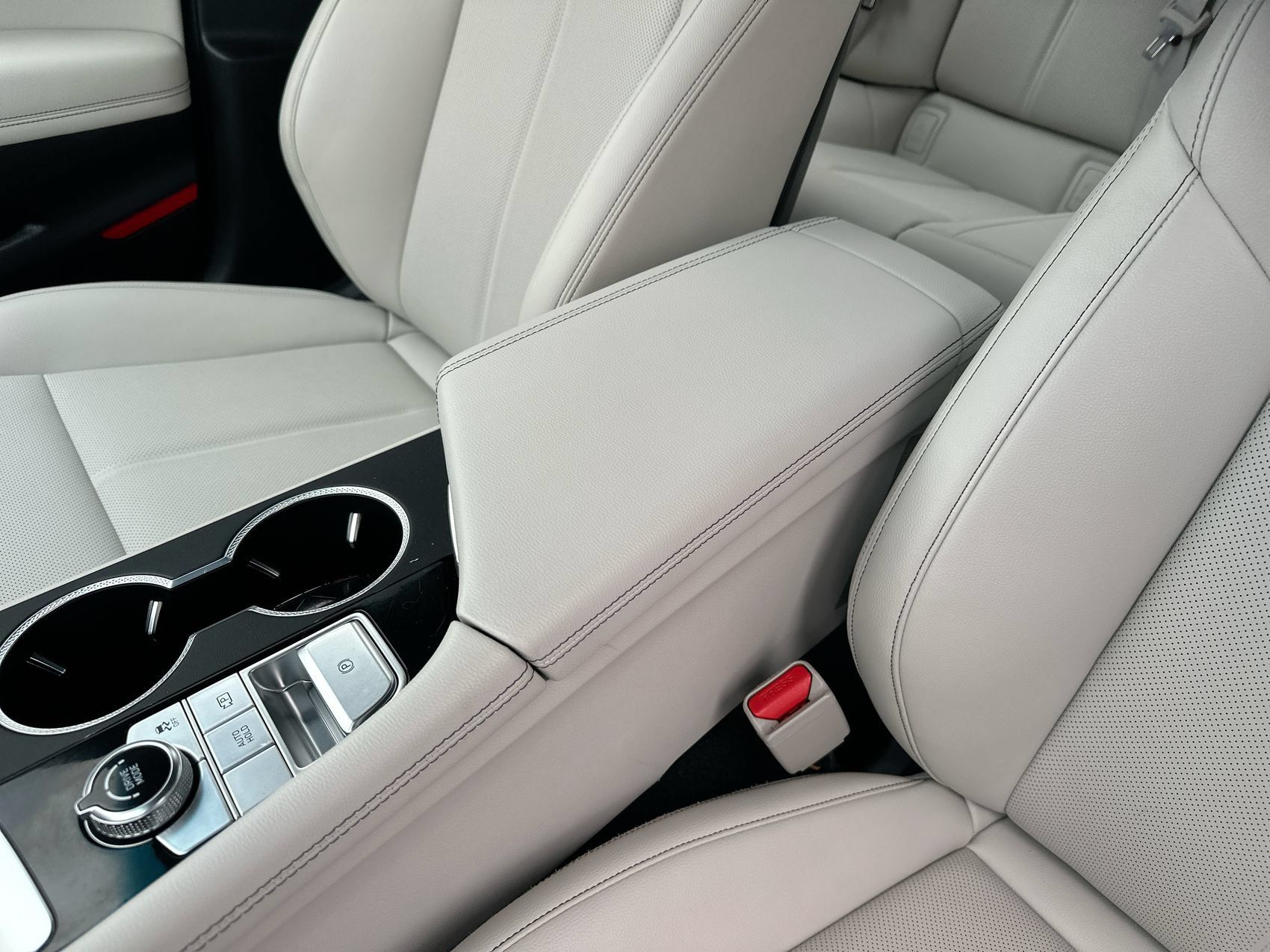 Used 2024 Genesis G70 2.5T RWD image 21