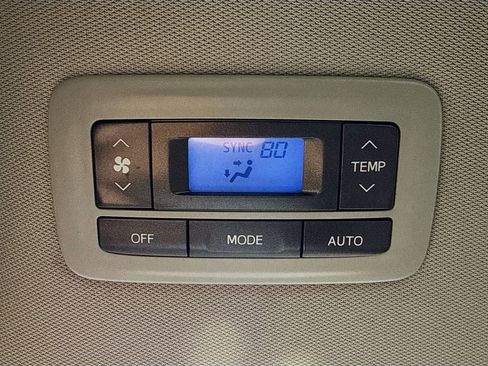 Used 2020 Toyota Sienna XLE image 27