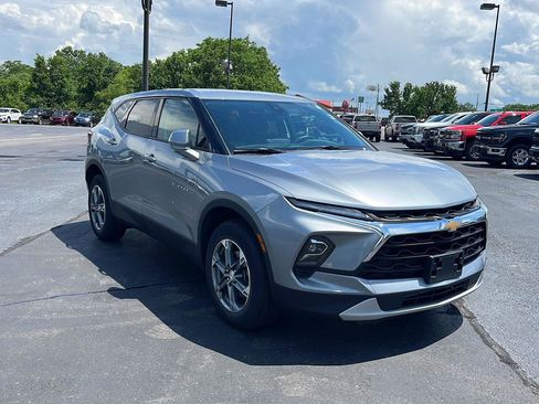 Used 2025 Chevrolet Blazer LT AWD/4WD image 8
