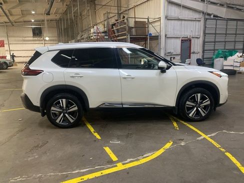 Used 2023 Nissan Rogue SL w/ SL Premium Package image 35