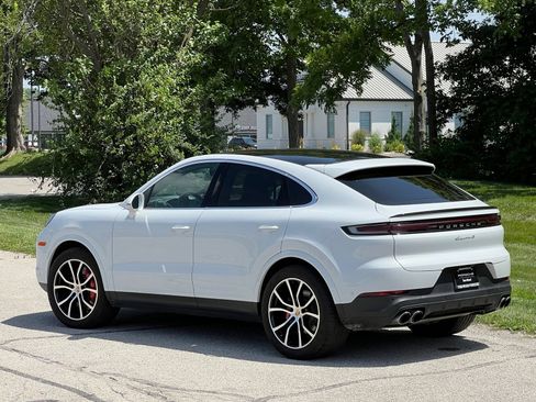 Certified 2024 Porsche Cayenne S AWD/4WD image 3