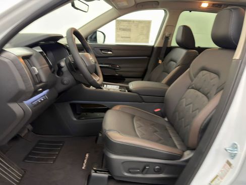 New 2026 Nissan Pathfinder Platinum AWD/4WD image 14
