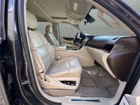 Used 2017 Cadillac Escalade Luxury image 42