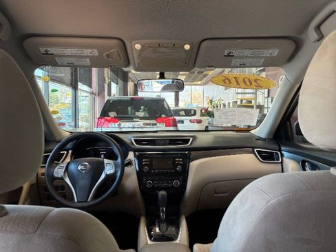 Used 2016 Nissan Rogue SV image 13