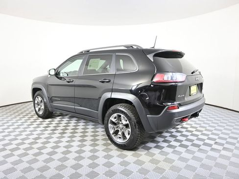 Used 2019 Jeep Cherokee Trailhawk image 4
