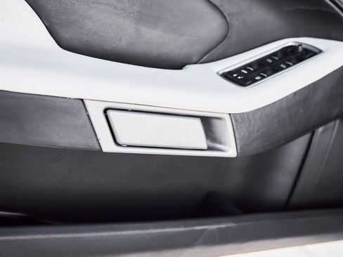 Used 2017 Aston Martin Vanquish S image 41