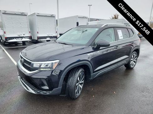 Used 2024 Volkswagen Taos SE image 3