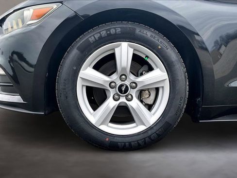 Used 2015 Ford Mustang V6 image 33