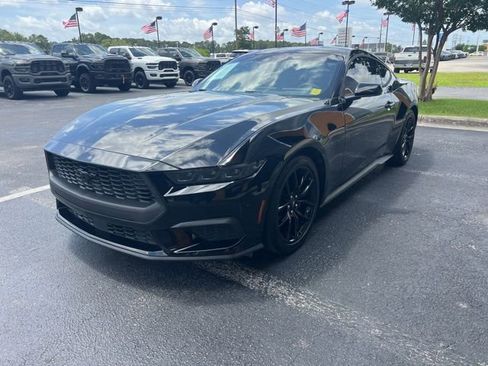 Used 2025 Ford Mustang Coupe RWD image 4