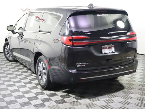 Used 2023 Chrysler Pacifica Touring-L FWD image 15