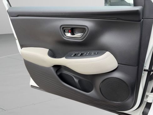 Certified 2023 Honda HR-V LX image 16