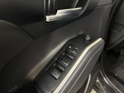 Used 2022 Toyota Highlander XLE AWD/4WD image 30