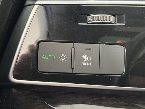 Certified 2025 Audi Q7 3.0T Premium Plus AWD/4WD image 38