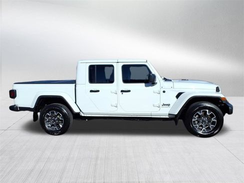 Used 2024 Jeep Gladiator Sport w/ Premium Package image 3