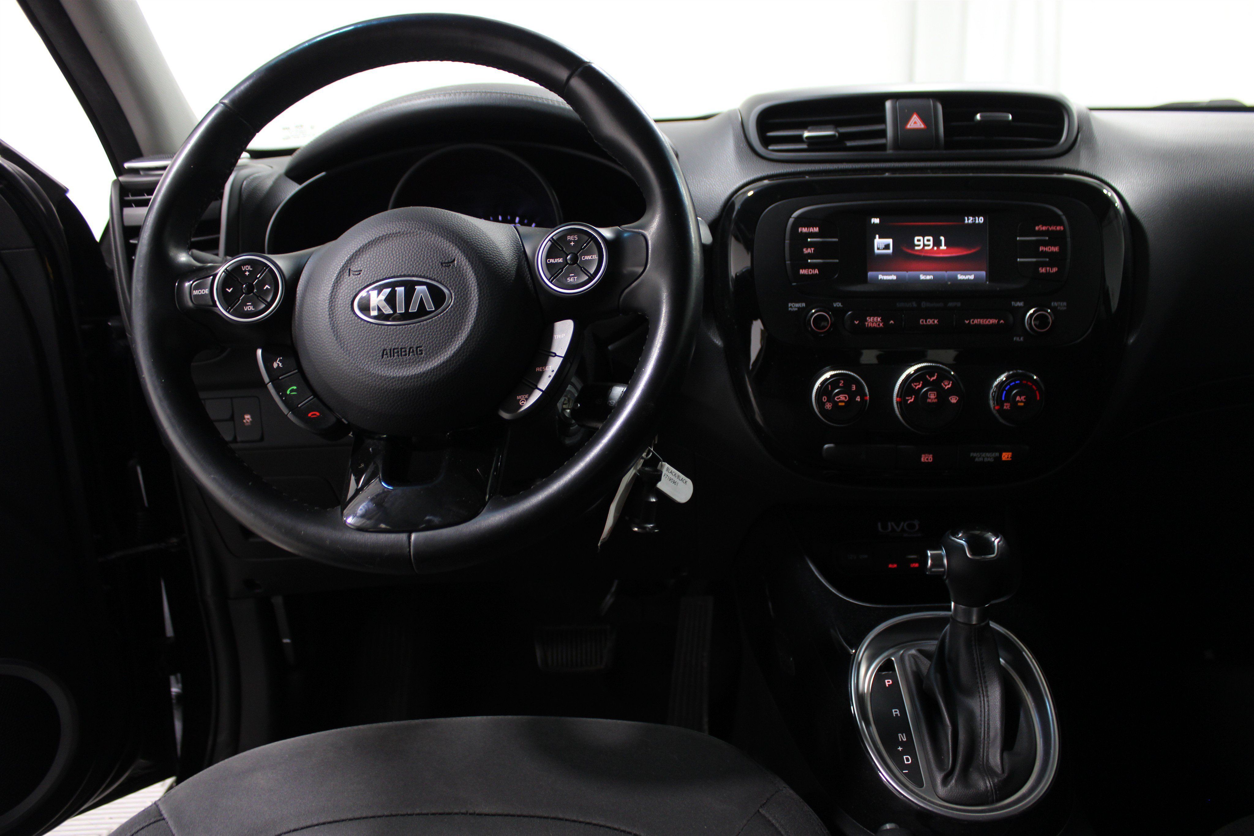Used 2015 Kia Soul ! FWD image 11