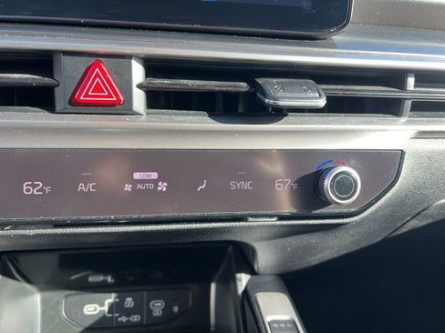 Used 2024 Kia Sorento S image 24