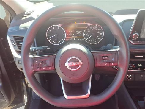 Used 2023 Nissan Rogue SV image 17