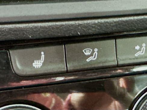 Used 2024 Volkswagen Jetta SE FWD image 20