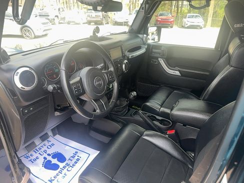 Used 2012 Jeep Wrangler Unlimited Rubicon image 11