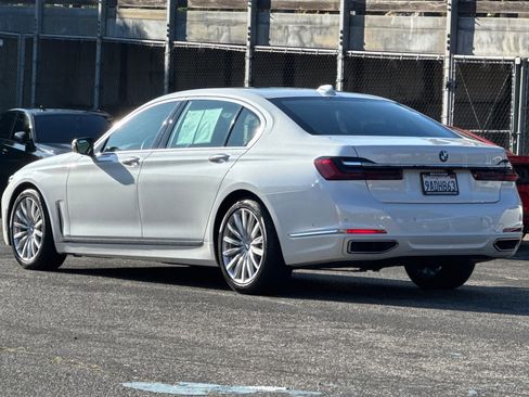 Used 2022 BMW 740i w/ Premium Package image 6