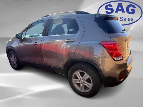 Used 2020 Chevrolet Trax LT w/ LT Convenience Package image 4