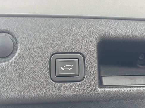 Used 2023 Chevrolet Equinox RS w/ RS Leather Package FWD image 30