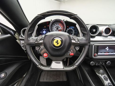Used 2016 Ferrari California T image 14