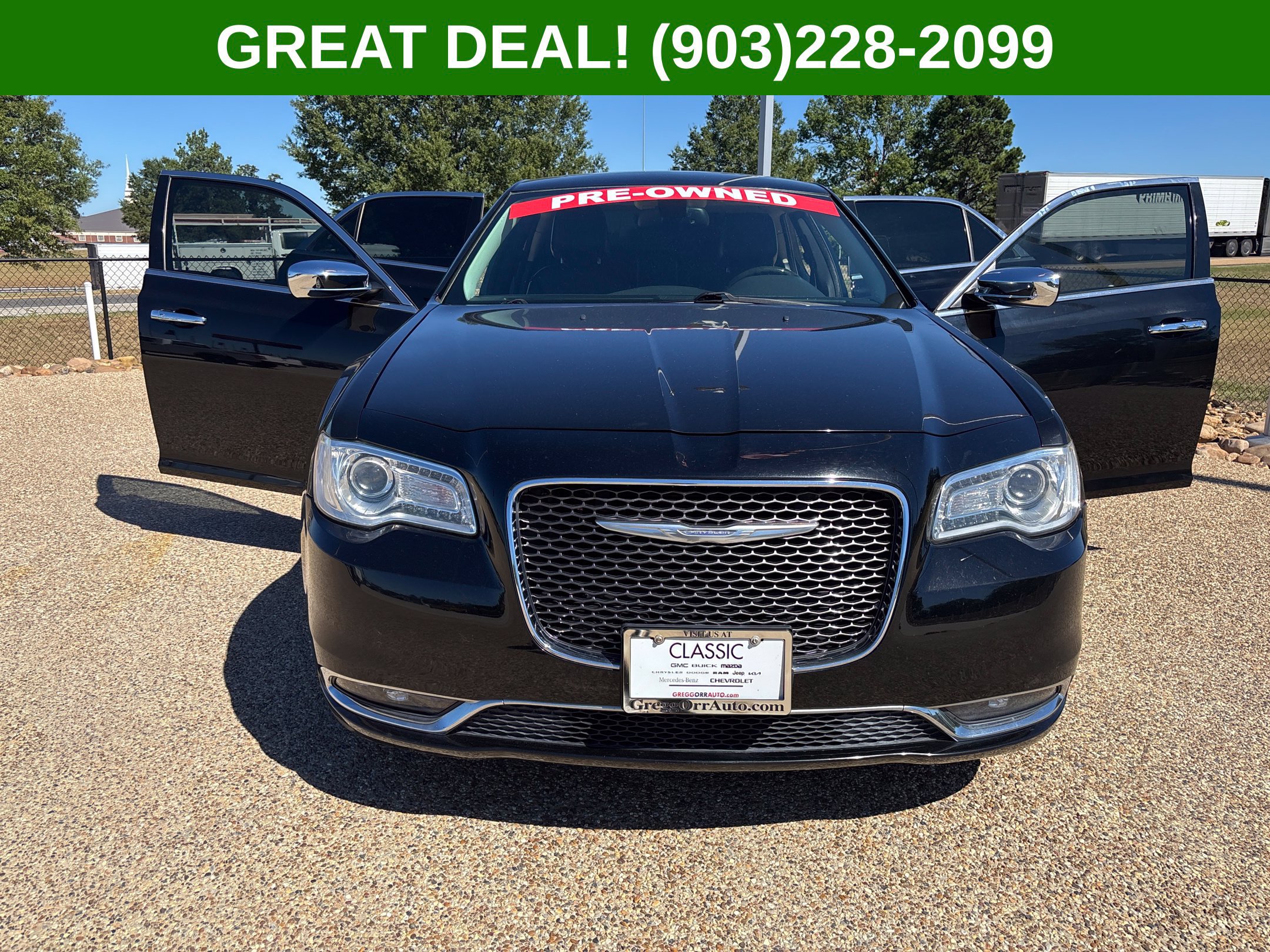 Used 2016 Chrysler 300 C RWD image 17