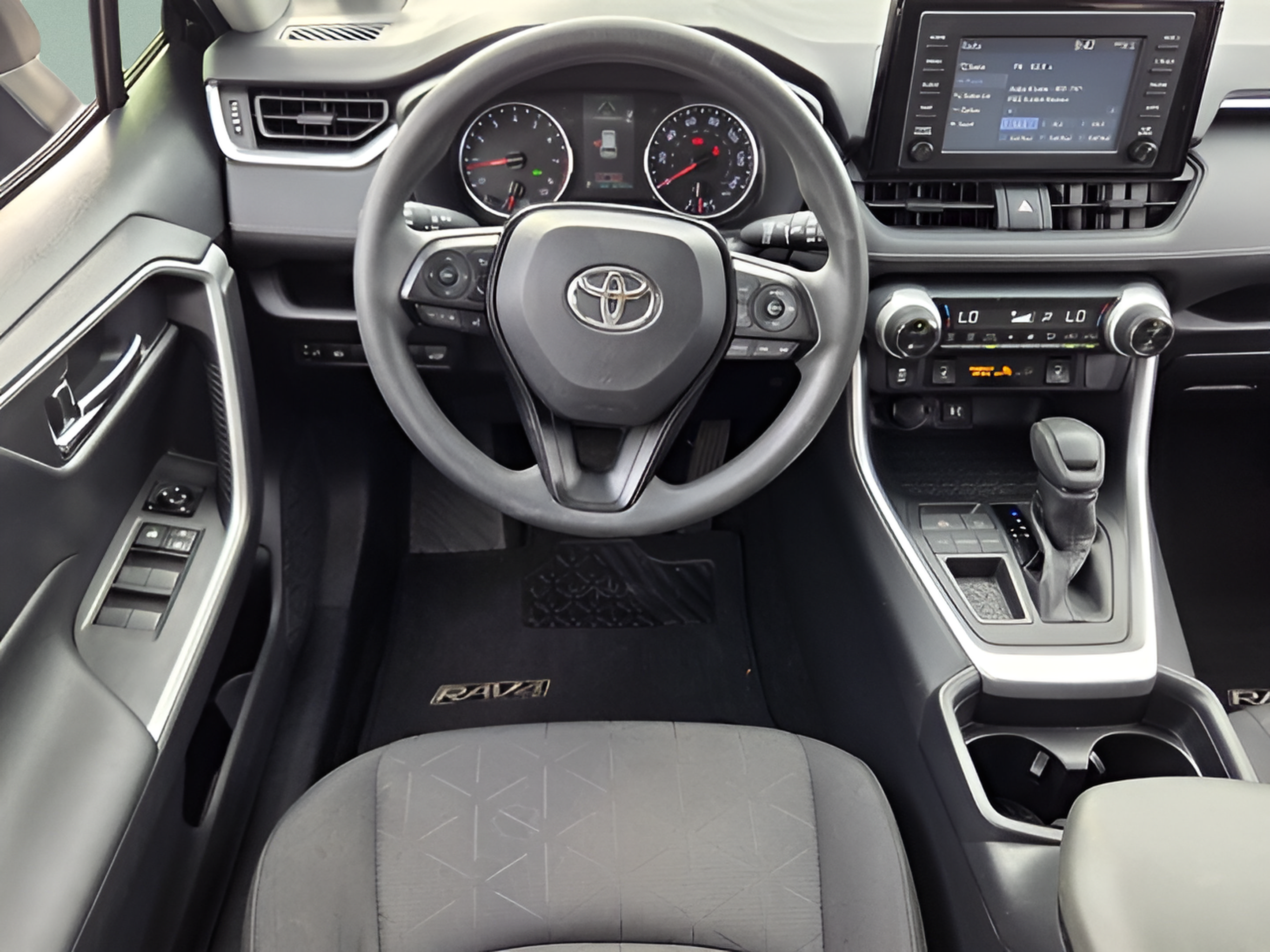 Used 2019 Toyota RAV4 XLE w/ Convenience Package FWD image 11