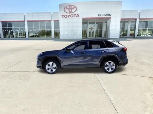 Used 2025 Toyota RAV4 XLE AWD/4WD image 17