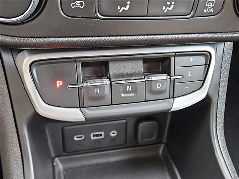 Used 2024 GMC Terrain SLE image 12