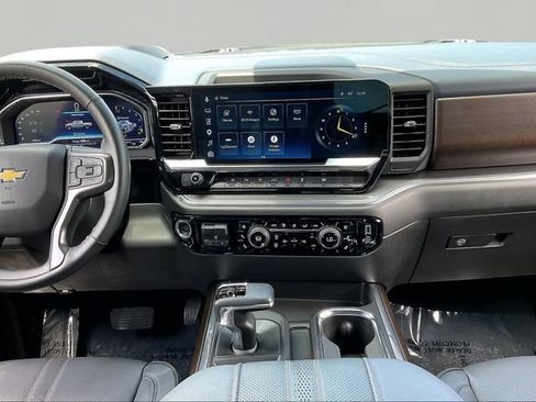 Used 2025 Chevrolet Silverado 1500 High Country w/ Technology Package AWD/4WD image 9