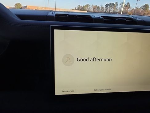 Used 2024 Land Rover Defender 130 X-Dynamic SE image 13